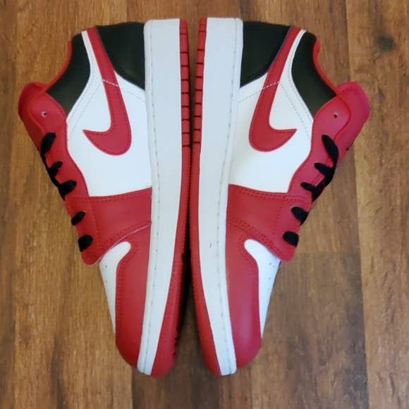 Air Jordan 1 Low "Revese Black Toe" - Men 6.5 (Women US 8) - Picture 8 of 9